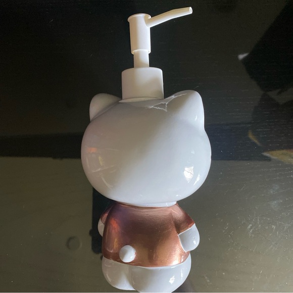 NWT Sanrio Hello Kitty Soap Dispenser Set - Picture 3 of 7